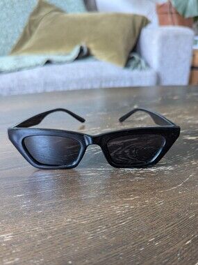 Black Angular Cat-Eye Sunglasses